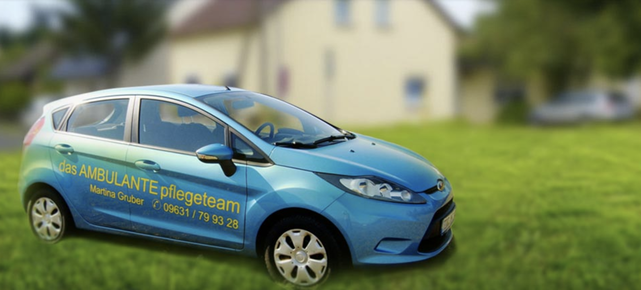 Firmenauto von das Ambulante pflegeteam Martina Gruber: hellblauer Ford Focus